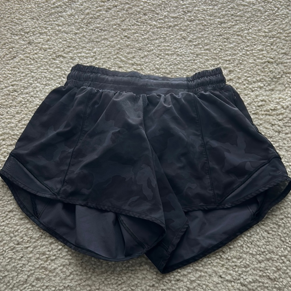 Lululemon Hotty Hot shorts 4 inch Camo Size 4